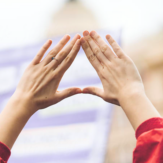 8 façons de s'inspirer & de s'engager dans le féminise